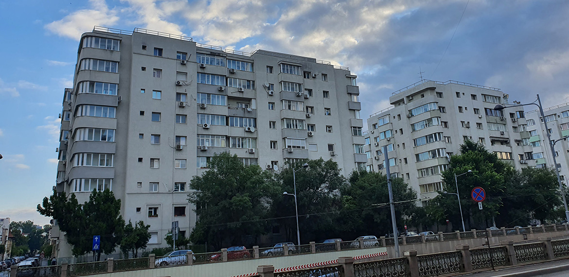 Monitoring of construction projects on request